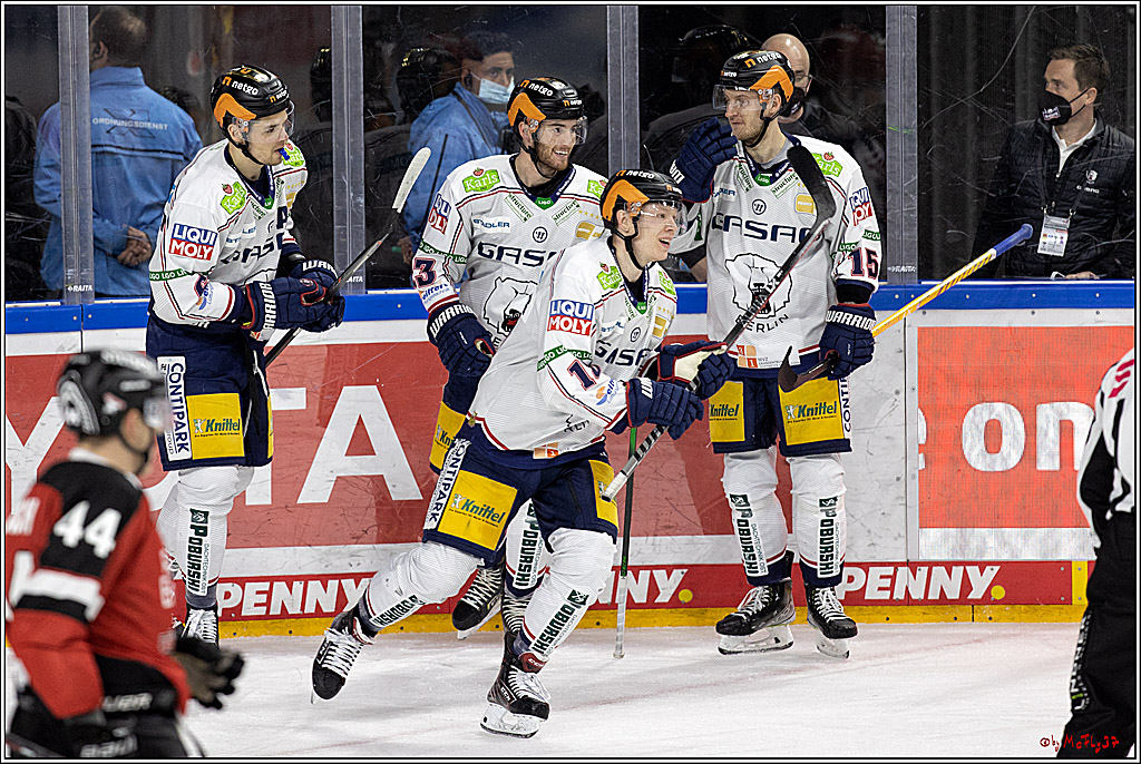 PENNY DEL Viertelfinale 2. Spiel;  Koelner Haie - Eisbaeren Berlin; Koeln, 12.04.2022